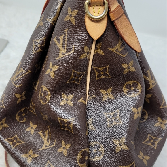 LOUIS VUITTON RIVOLI PM - Picture 9 of 15